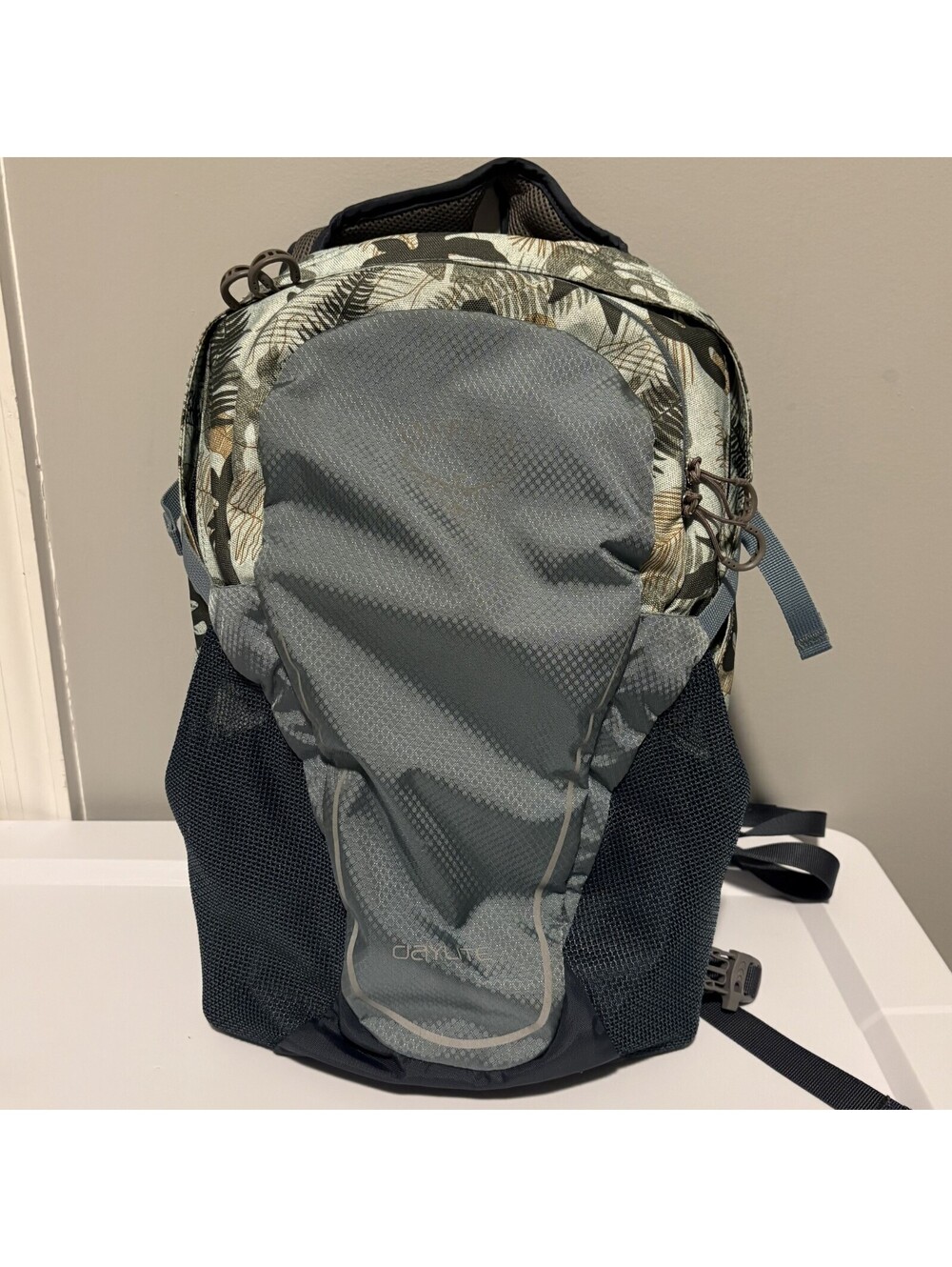 Osprey Daylite Backpack Palm Student Commuter Hiking Travel Daypack Blue H2O 13L